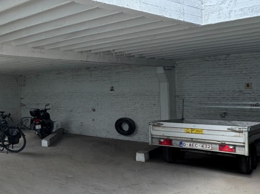 Garage à vendre
                    à 9000 Gent