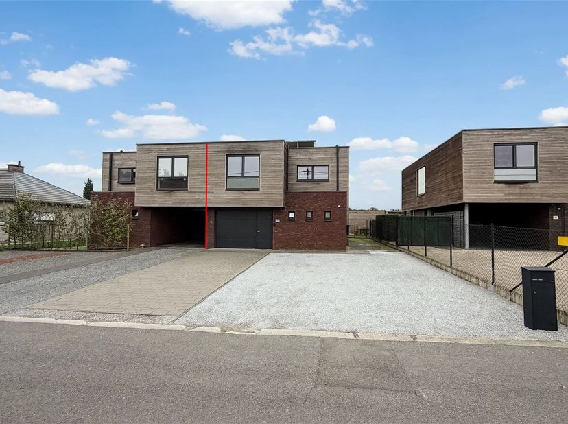Huis te koop in Zarlardingeplein 3B,
                    9500 Geraardsbergen