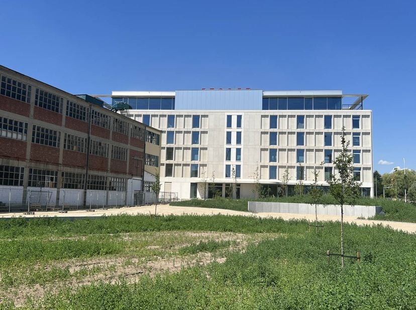 RE|CORE is een bruisende bedrijvencampus bestaande uit bedrijfsgebouwen, kantoren voor grote en kleine ondernemingen, aangevuld met ondersteunende ver
