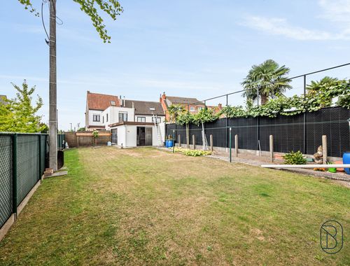                                         Maison à vendre à Sint-Eloois-Vijve, € 235.000

