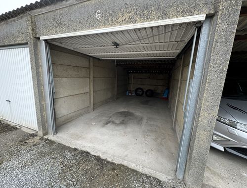                                         Box à vendre à Sint-Pieters-Leeuw, € 22.500
