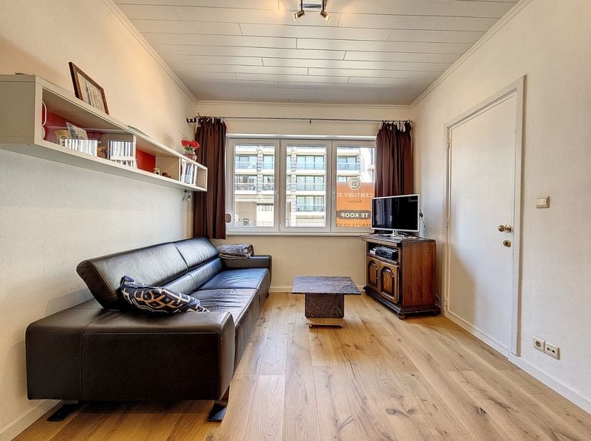 Dit appartement is gelegen in een kleinschalige residentie op een uitstekende centrale ligging in Nieuwpoort-Bad, op slechts enkele stappen van het st