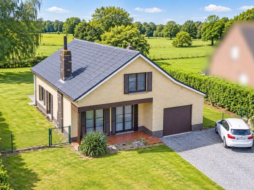 Huis te koop in Vierweegse 18 bus .,
                    9991 Adegem