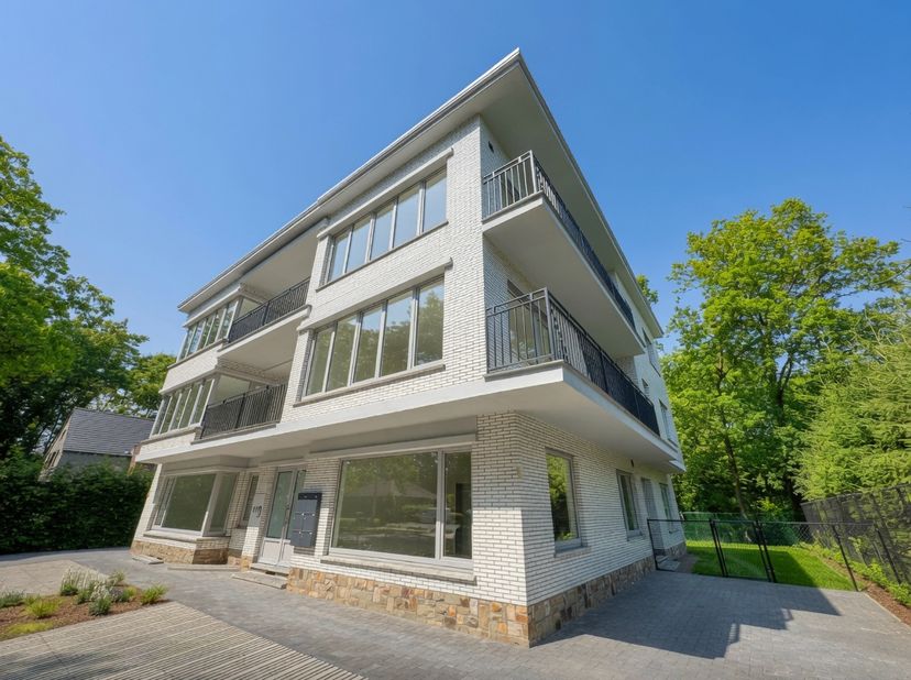 Dit ruime appartement op de Kolderbosstraat te Genk bevindt zich op de eerste verdieping van een volledig gerenoveerd appartementscomplex. Het geheel