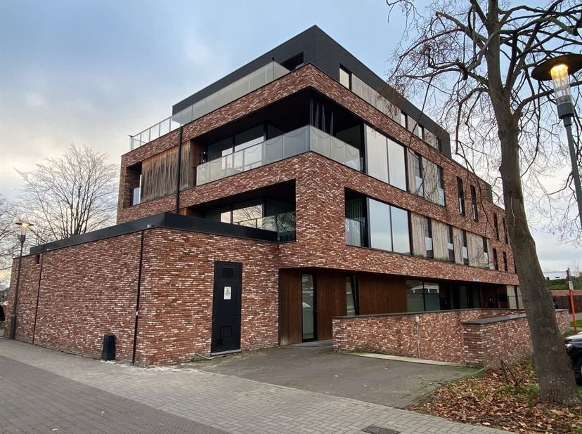 Garage à vendre
                    à 2830 Willebroek