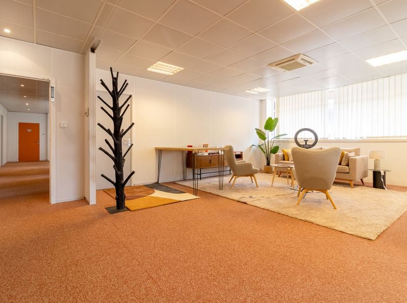 SUPERBE OPPORTUNITE du LASNE BUSINESS PARC : Dans le bâtiment B2 au fond du site | <br />
Idéal pour: Co-working, bureau d'avocat, Société de consulti