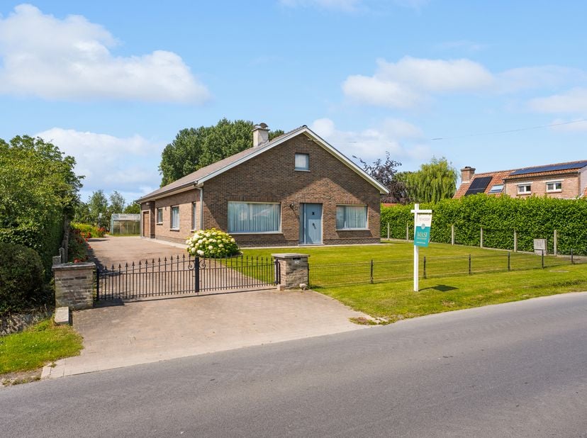 Bezoekdag op afspraak op 27 juni. <br />
Neem contact en ontdek zelf de vele mogelijkheden die deze verzorgde bungalow te bieden heeft.<br />
Deze uit