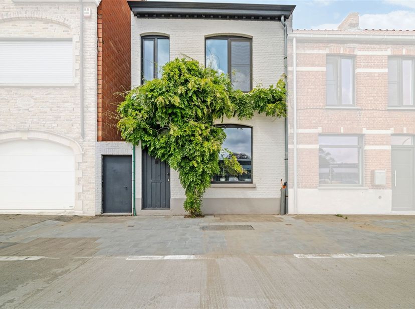 Huis te koop in Gaston Roelandtsstraat 81,
                    8020 Oostkamp