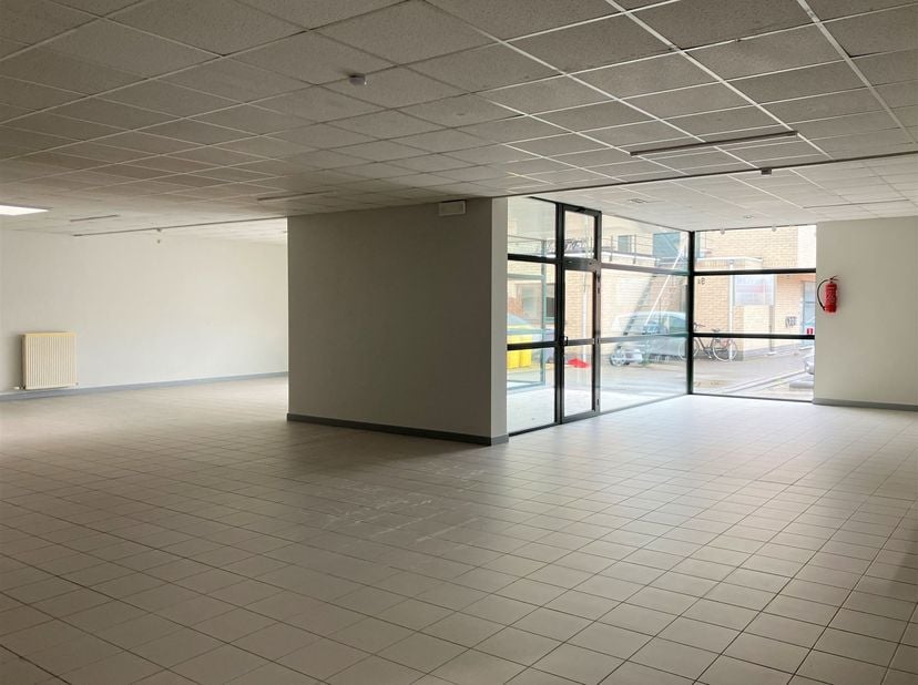 Bien professionnel à louer
                    à 2230 Ramsel
