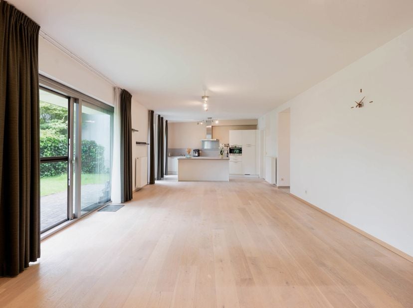 Quares - TREVI Groep presenteert :<br />
Dit heerlijk gelijkvloers jongbouw appartement (134,5 m²) met 2 slaapkamers, terras en private ruime tuin (70
