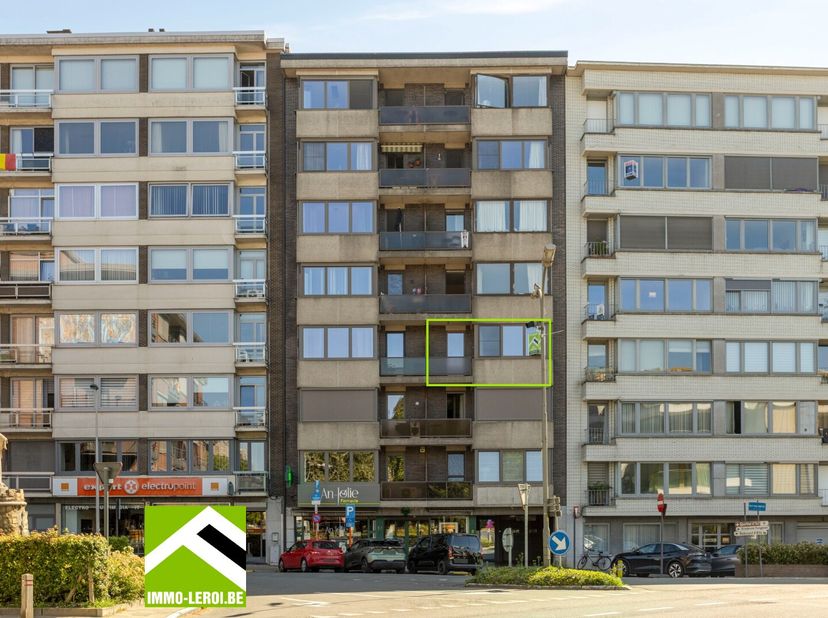 Bekijk dit appartement rechtstreeks op de site van Immo Leroi: https://www.immo-leroi.be/pand/kopen-appartement-tongeren/7595771<br />
Dit ruim appart