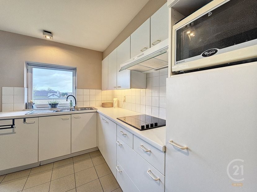 Op zoek naar een ruim en verzorgd appartement op een rustige locatie in Westende? Dit instapklare appartement van 100 m² beschikt over twee slaapkamer