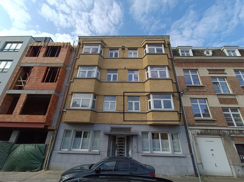 !!! VISITES SUSPENDUES !!! Home Expert Immo Etterbeek a le plaisir de vous présenter un appartement 1chambre au 1er étage d'un petit immeuble (9appart