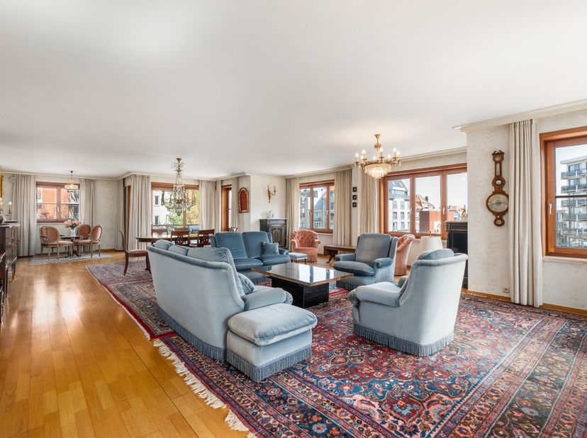 Te koop: ruim (220m²) appartement in het centrum van Koksijde, op wandelafstand van zee, duinen en openbaar vervoer. Dit appartement biedt maar liefst