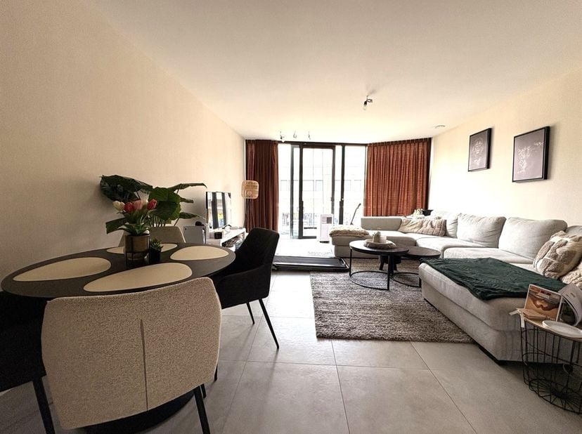 Uitzonderlijk nieuwbouw appartement in hartje centrum Dendermonde<br />
<br />
Dit instapklare luxueuze en zeer lichtrijk nieuwbouwappartement is ec
