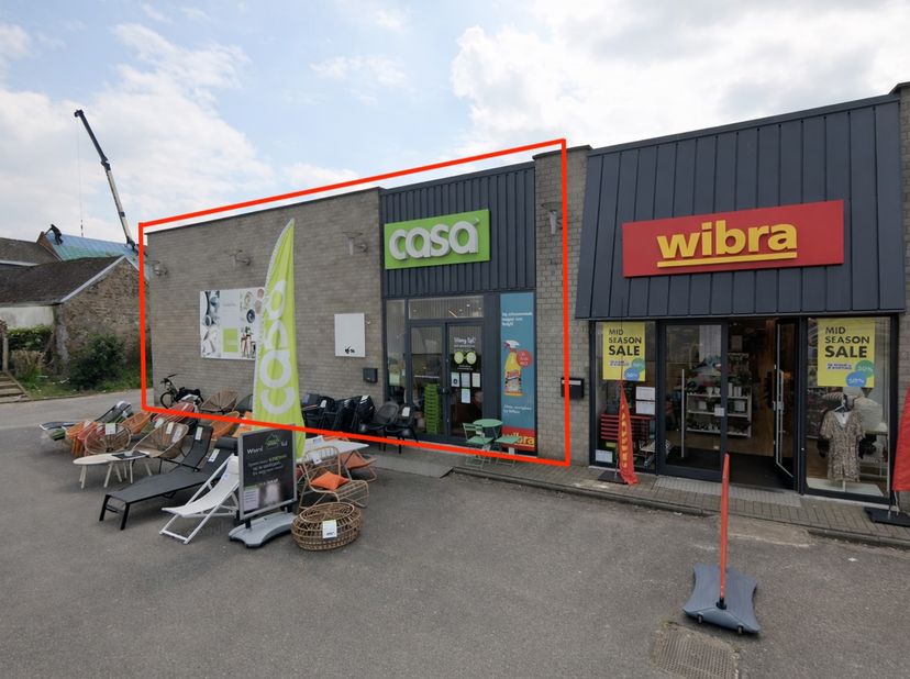 Commerciële ruimte van ca. 376 m² gelegen op een retailpark langs de Zuidlaan in Wetteren, met onder meer Wibra, Zeeman, vanHaren, Bel&amp;amp;Bo, Swiss B