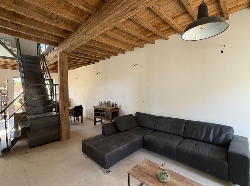 Prachtige, volledig gerenoveerde energiezuinige woning op een steenworp afstand van het centrum van Péruwelz.<br />
Deze woning met 3 slaapkamers is a