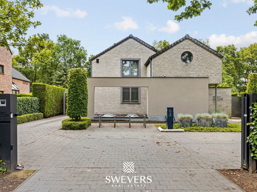 Voor meer info en foto’s, surf naar www.swevers.be – Deze open bebouwing in Zonhoven, gebouwd in 2005 en tussen 2021 en 2025 grondig geoptimaliseerd,