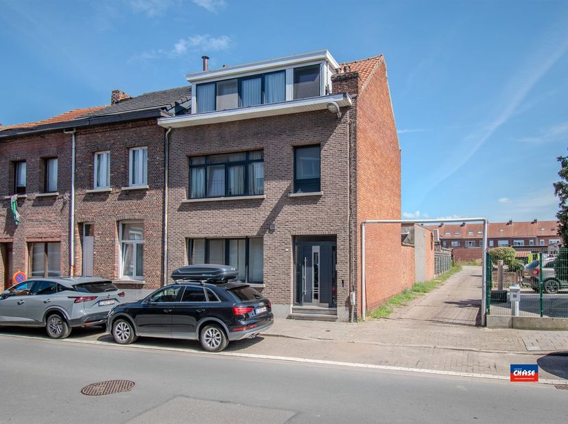 HOBOKEN | RUIME GEZINSWONING MET VIER SLAAPKAMERS, TUIN EN GROTE ACHTERLIGGENDE GARAGE OP EEN TOTALE OPPERVLAKTE VAN 312m² | EPC D  | <br />
Indeling