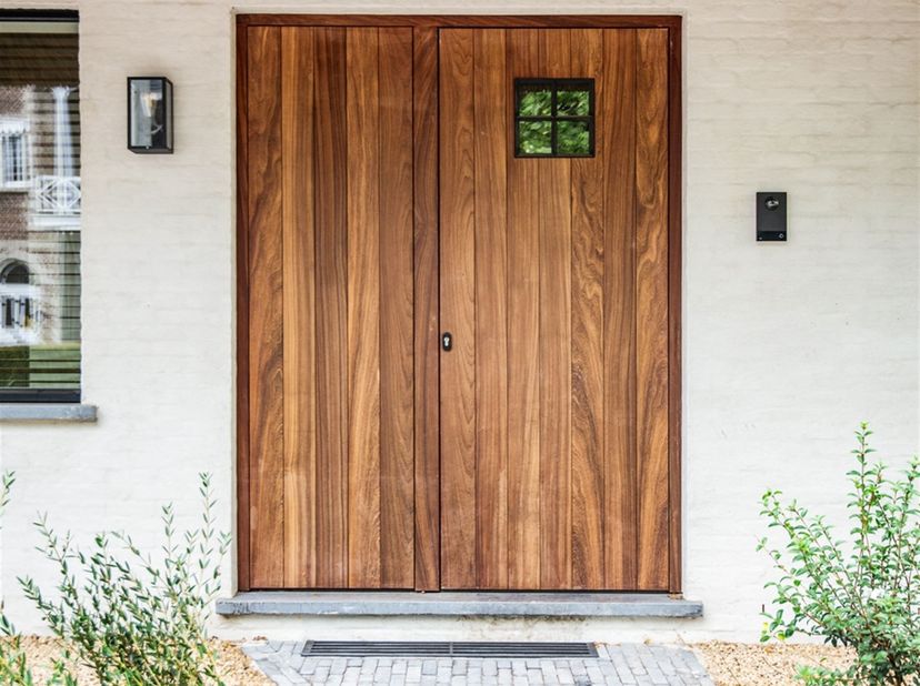 Deze prachtige villa, te Zandhoven werd in 2025 2026 volledig gerenoveerd met oog voor detail, hoogwaardige materialen en een luxueuze afwerking. <br