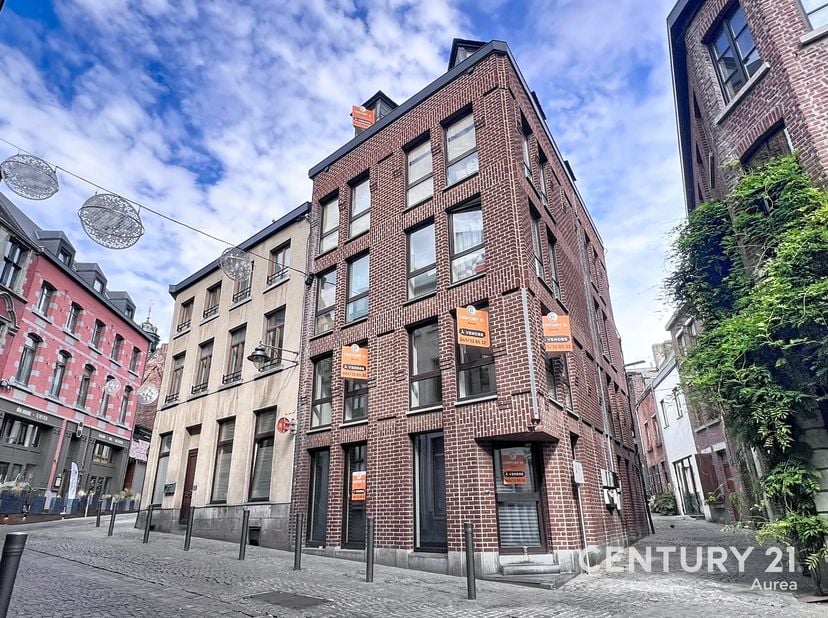 Alerte investisseurs!!! Situé au pied de la Grand'Place de Mons, immeuble de rapport composé de 9 studios disposant chacun de son équipement individue