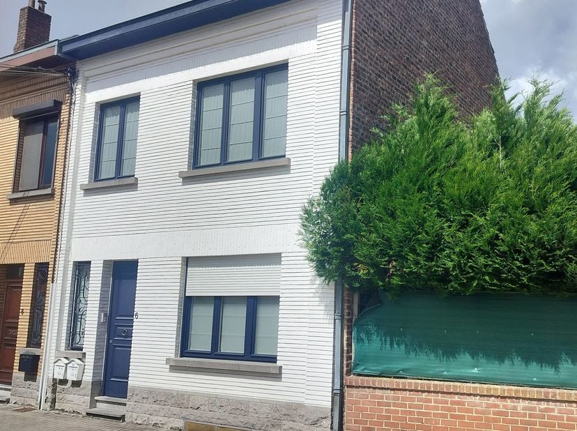 Ligging<br />
Gelegen op een steenworp van de Sint-Niklaaskerk in Terhulpen, vlak bij de winkels in het centrum, het openbaar vervoer en de belangrijk