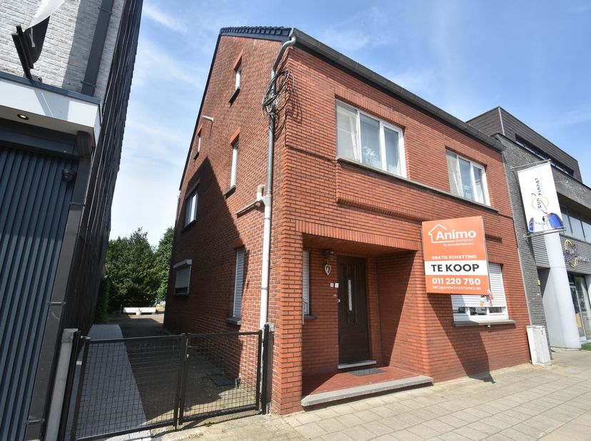NIEUW BIJ ANIMO VASTGOED!! WEES ER ALS EERSTE BIJ!<br />
<br />
Charmante halfopen bebouwing met enorme potentie en perceel van 371 m² in hartje Heu