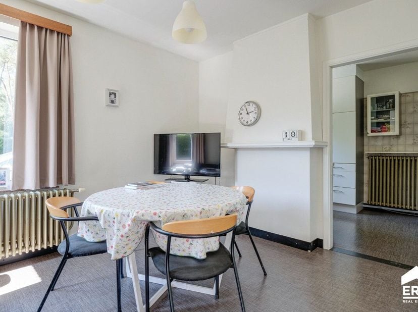 Op zoek naar een kleinschalige, zorgeloze investering met gegarandeerde verhuur? Deze vergunde studentenwoning op de Maastrichterweg in Genk biedt u d