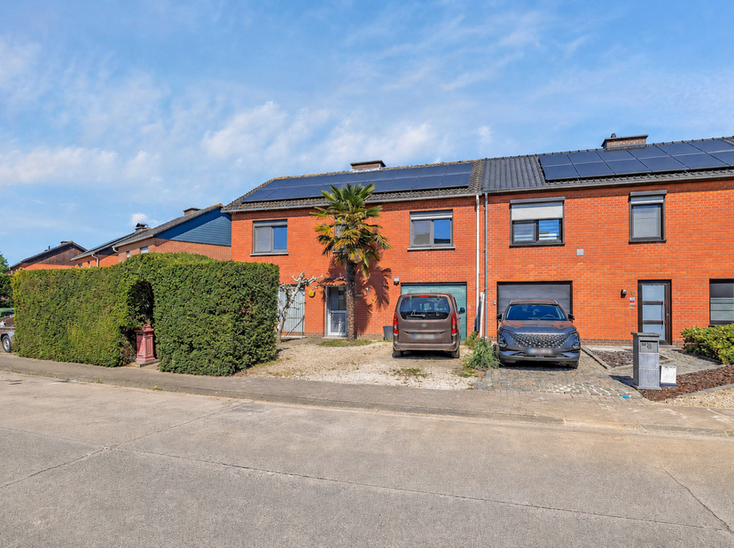 Deze op te frissen woning in de gegeerde wijk Waaienberg, bezit zo maar even 5 slaapkamers. <br />
Ideaal voor grote gezinnen of mensen die wonen en w