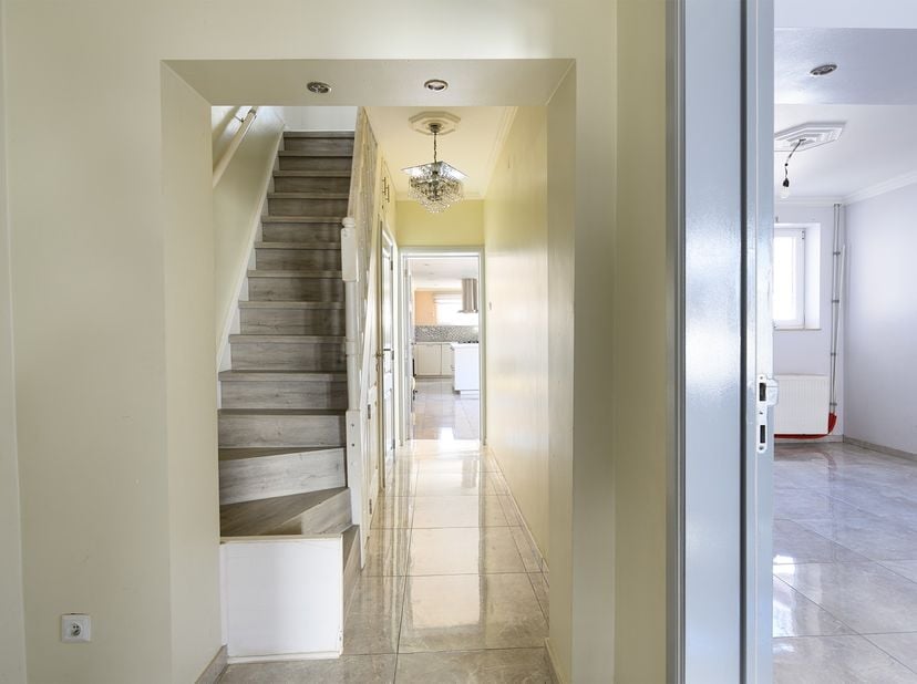 Charmante woning met grote tuin in As – veel potentieel!<br />
<br />
Welkom in deze karaktervolle woning gelegen aan de Steenweg 4 in As. Gebouwd in