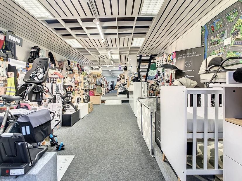 Cet espace commercial, situé sur la Turnhoutsebaan, propose différentes options. Le bâtiment dispose d'un espace commercial suffisant, d'un espace de