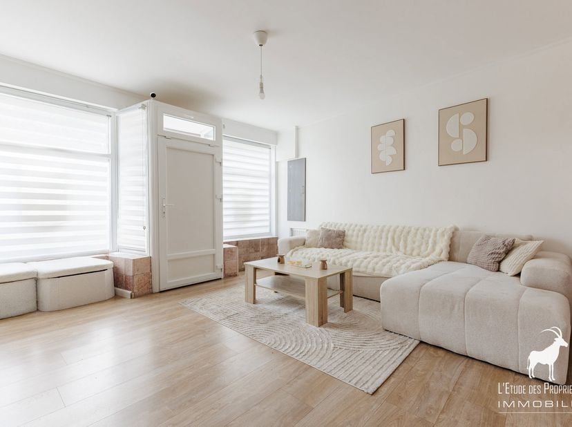 Makelaarsreferentie: V6031-1798<br />
*** VIRTUELE TOUR: https://immo360.immo-facile.com/vtour/fr/nnixyt/frame ***<br />
Ontdek deze prachtige woning