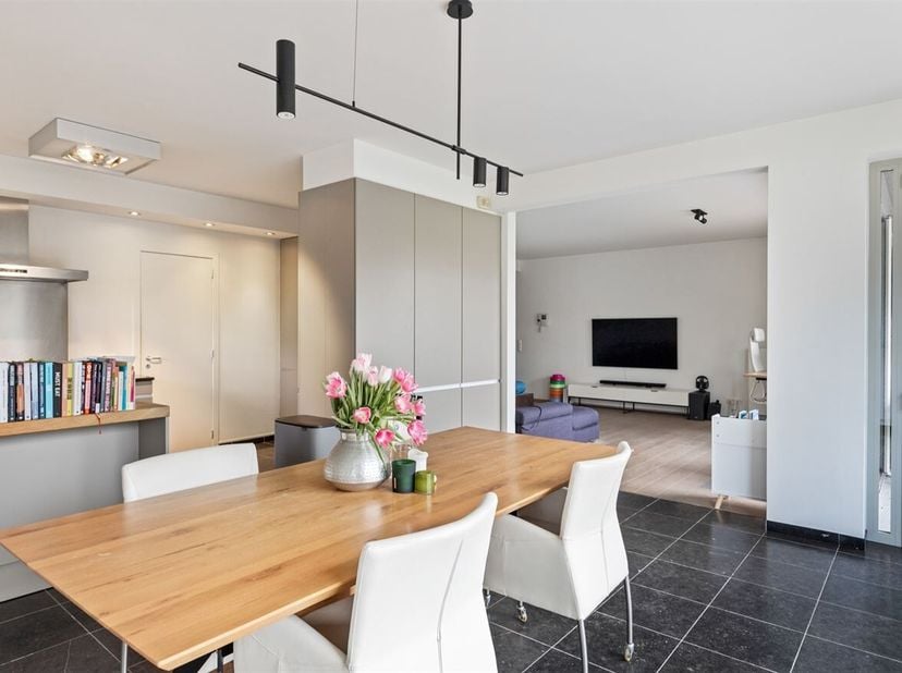 Appartement clé en main au rez-de-chaussée (135 m²) avec 3 chambres, 2 salles de bain et jardin à Berchem<br />
Situation :<br />
Cet appartement au r