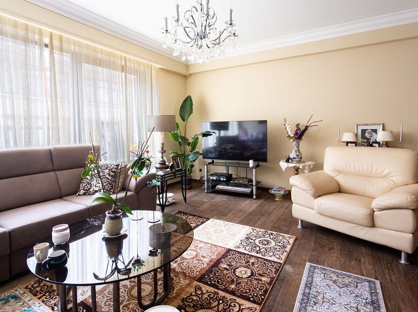 Dit appartement is gelegen in een zijstraat die rechtstreeks uitkomt op het Stadspark. Tal van winkels, supermarkten, restaurants en hippe koffiebars