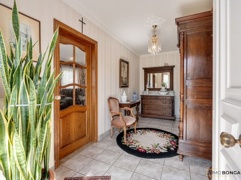 Deze halfopen woning is gebouwd in 1997 en is rustig gelegen op een perceel van 4a29ca langs de Nielerstraat in Dorne (Maaseik). <br />
<br />
De woni