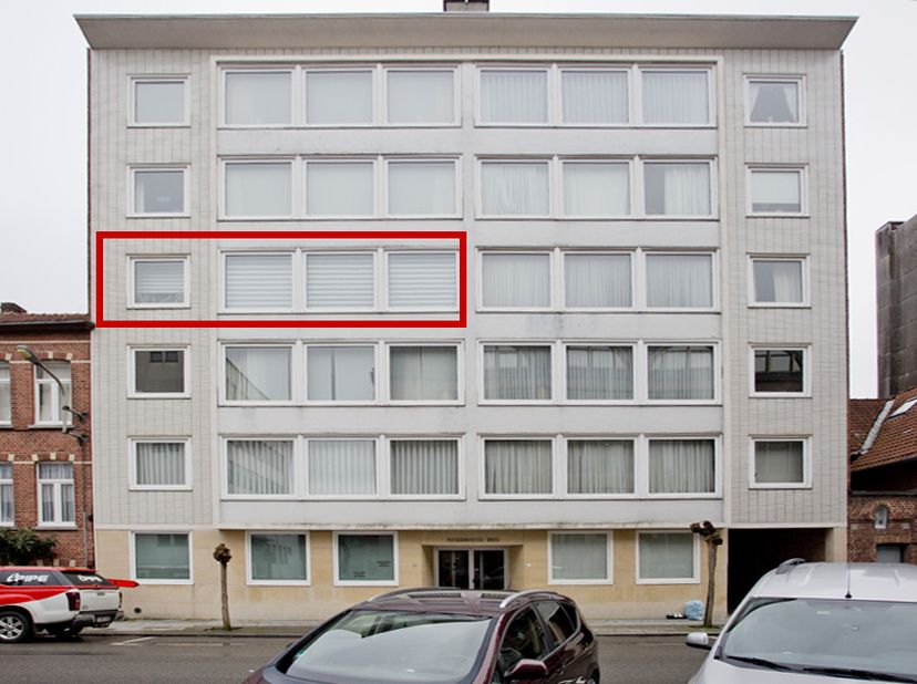 NIEUWE PRIJS - CENTRAAL GELEGEN APPARTEMENT - <br />
<br />
Appartement gelegen in residentie “Iris” te Kortrijk.<br />
Het appartement is gelegen op