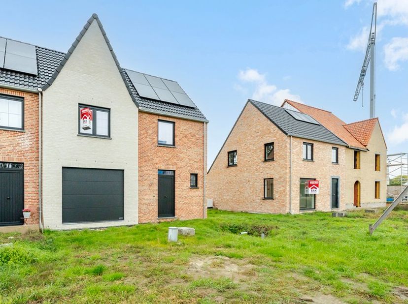 Huis te koop in Arisdonk 105,
                    9950 Waarschoot