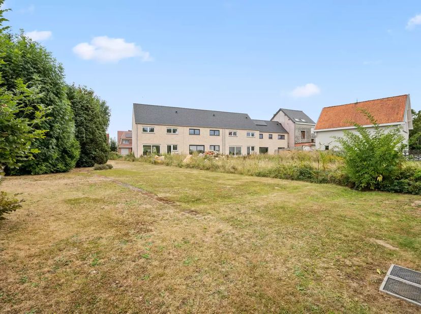 Situé dans une rue calme à Nossegem, ce magnifique terrain à bâtir offre de nombreuses possibilités à ceux qui rêvent d'une maison spacieuse dans un e