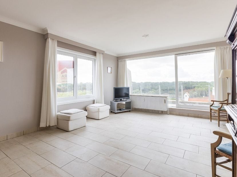 De Haan: Appartement de deux chambres avec une magnifique vue dégagée sur la mer, les dunes et la verdure à vendre dans un emplacement privilégié à De