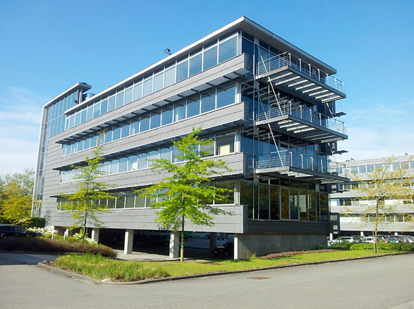 Deze hoogwaardige kantoorruimte bevindt zich in het gerenommeerde Zenith Business Park, uitstekend gelegen tussen Brussel en Antwerpen. Dankzij de onm