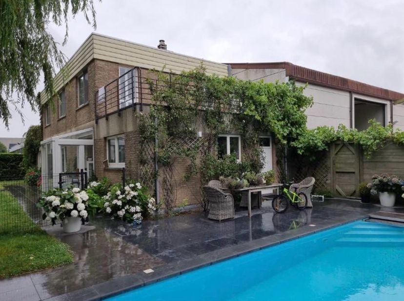 (Prijs is bespreekbaar, bij kopen in aandelen, overname vennootschap)<br />
<br />
Werken, wonen én ontspannen op één A-locatie.&amp;nbsp;&amp;nbsp;<br />
<br