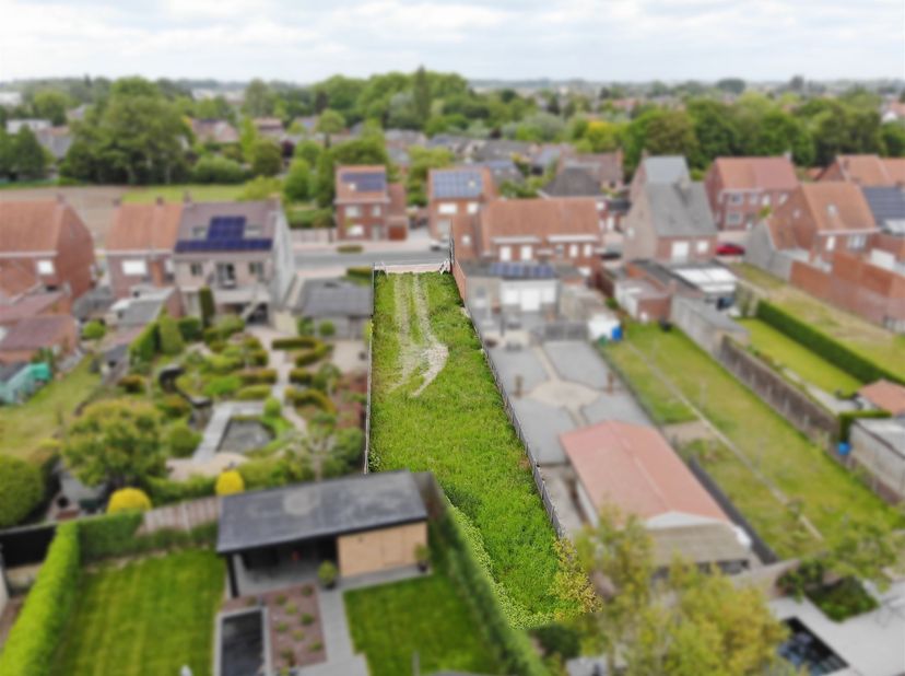 Bouwgrond te koop in Roeselare (Beveren)<br />
<br />
In de Wijnendalestraat 105 te Roeselare bevindt zich deze aantrekkelijke bouwgrond voor geslot