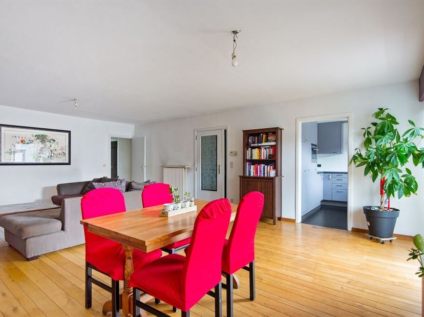 Zeer ruim appartement met uitzonderlijk groot terras op toplocatie in Temse<br />
Dit ruime appartement is uitstekend gelegen in Temse, op wandelafsta