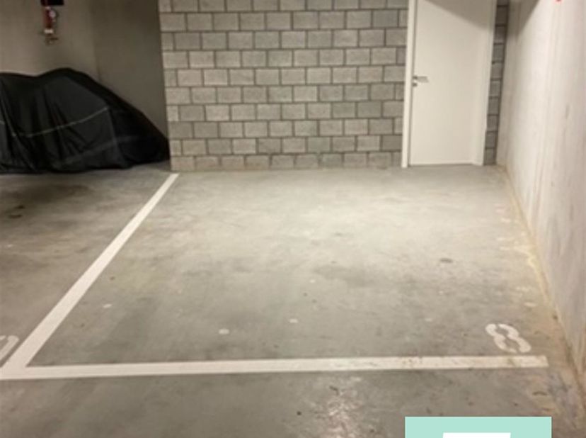 Ondergrondse autostaanplaats te huur nabij het centrum van Elzestraat, Sint-Katelijne-Waver<br />
In een recent appartementsgebouw nabij het centrum
