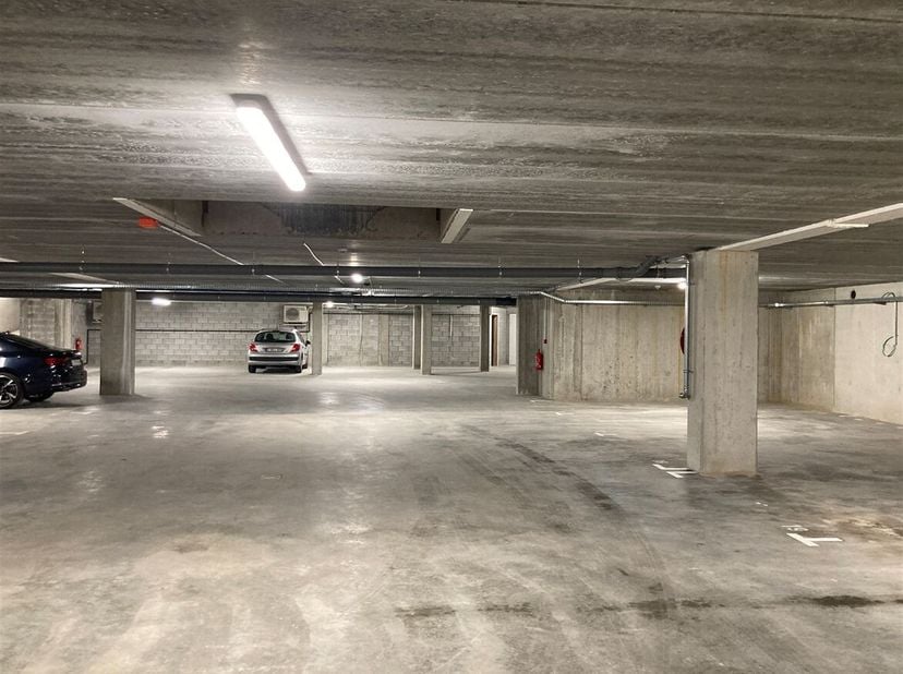 Ondergrondse staanplaatsen te koop in het centrum van Heist-op-den-Berg. <br />
De parkeerplaatsen bevinden zich in een ondergrondse parkeergarage. De