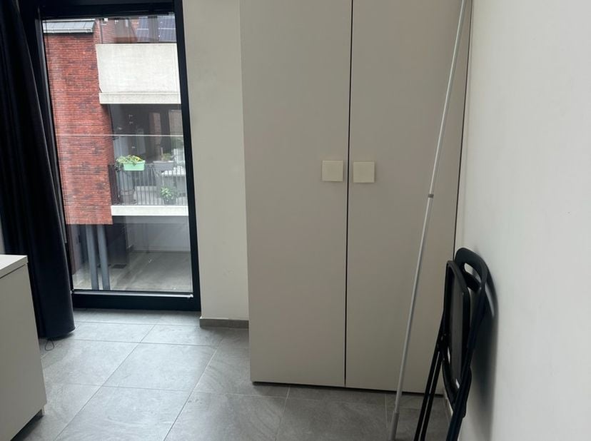 Prachtige studentenkamer nabij het centrum van Genk.<br />
<br />
***ENKEL VOOR STUDENTEN, DOMICILIE NIET TOEGSTAAN***<br />
Voor meer info: neem uits