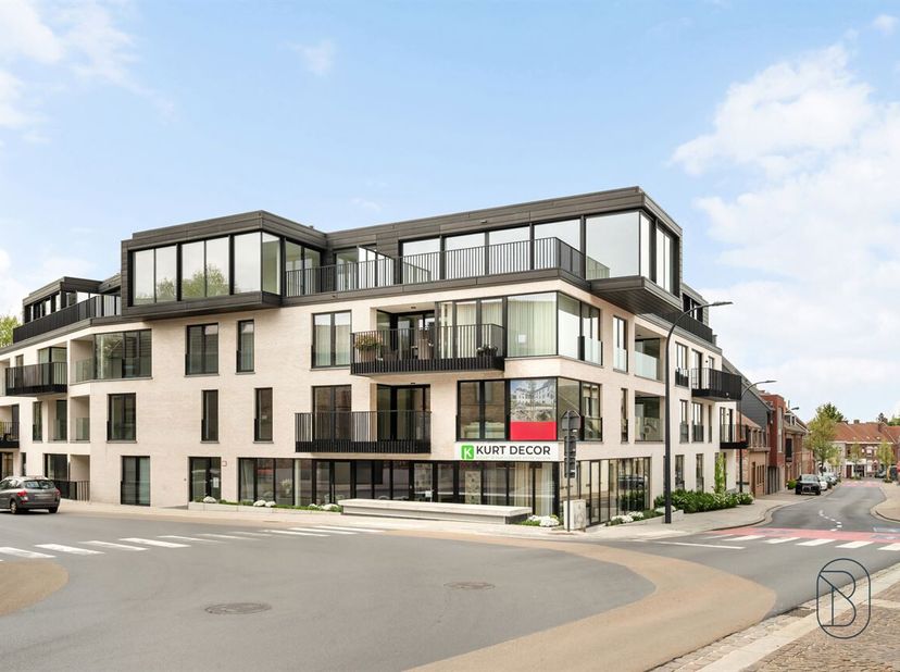 Op de hoek van de Kortrijkstraat en de Harelbeekstraat, vind je residentie Sint-Amandus: een prachtig nieuwbouwproject met 23 appartementen en 2 hande