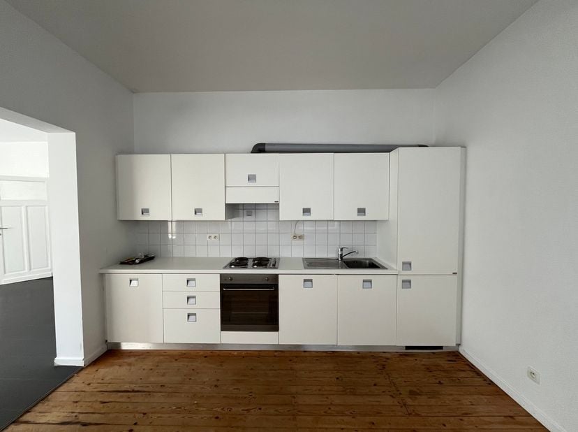 À louer : appartement confortable d'une chambre, situé au rez-de-chaussée dans un quartier calme et agréable. L'appartement est disponible immédiateme