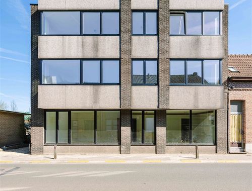                                         Bâtiment commercial à vendre à Beveren-Waas, € 1.200.000
