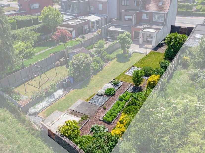 Grond voor gesloten bebouwing met uniek uitzicht op groen en open landschap.<br />
Het perceel (300m²) bevindt zich op slechts 1,5 kilometer van het c